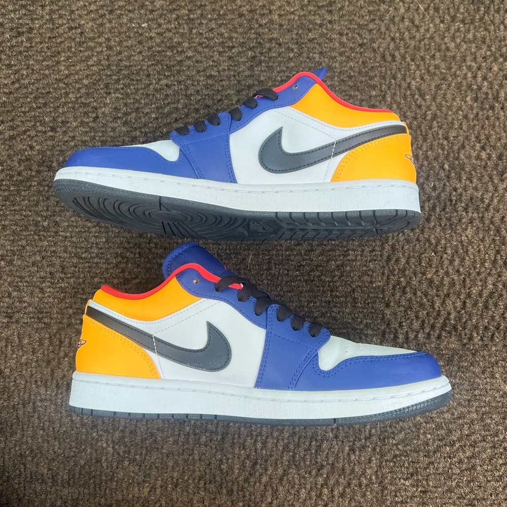 Nike Shoes (Men’s 7; Women’s 8.5)